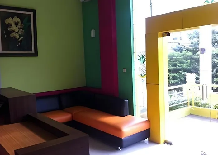 Pineapple Mansion Hotel Bonorejo